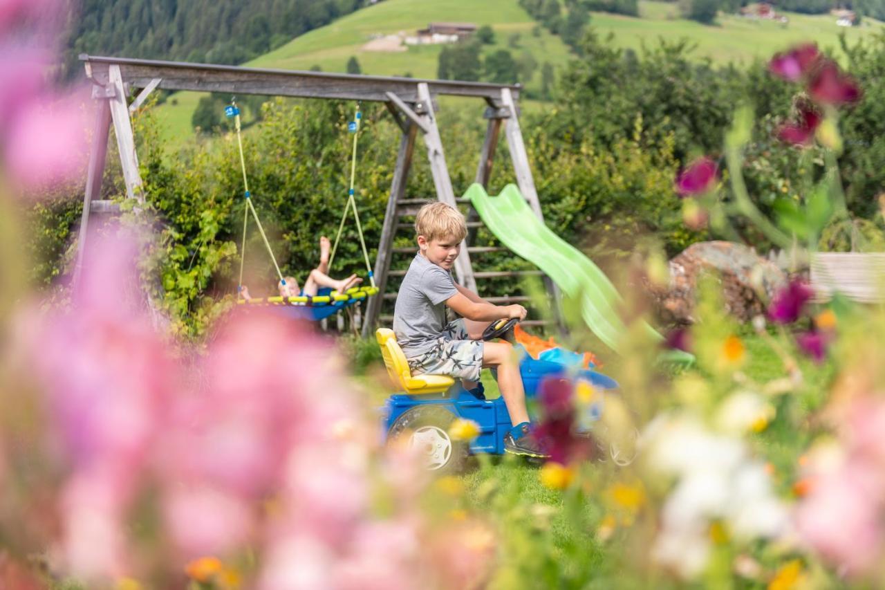 Hartlhof Urlaub Am Baby- Und Kinderbauernhof Niederau Bagian luar foto