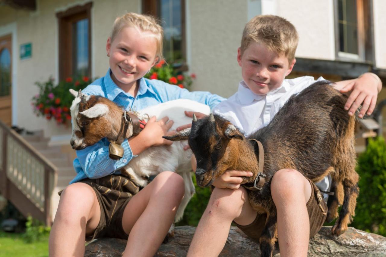 Hartlhof Urlaub Am Baby- Und Kinderbauernhof Niederau Bagian luar foto